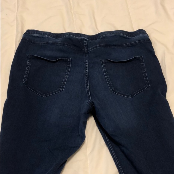 High-Waisted True Blue Denim Jeans - Picture 4 of 5